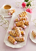 Rolls with raspberry cream