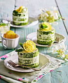 Mint and spinach tartlet with lemon slices