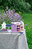 Lavendel-Blaubeer-Torte mit Käsekuchenfüllung