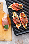 Gegrilltes Hähnchen-Saltimbocca