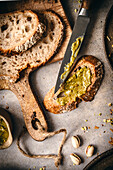 Pistachio cream with country bread