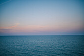 Strand von Peñiscola bei Sonnenuntergang, Castellon, Valencianische Gemeinschaft, Spanien