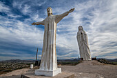 La Virgen und Cristo Statuen in Gomez Palacio, Mexiko