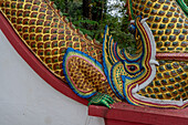 Ansicht und Details des buddhistischen Tempels Wat Pa Daeng im Wald oberhalb von Chiang Mai, Thailand, Südostasien, Asien