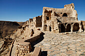 Die Bergstadt Chenini, bekannt für ihre Berber-Troglodyten-Strukturen, Region Tataouine, Südtunesien, Nordafrika, Afrika