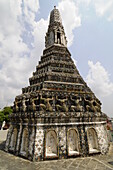 Wat Arun Ratchawararam Ratchawaramahawihan (Wat Arun) (Tempel der Morgenröte), ein buddhistischer Tempel im Stadtteil Bangkok Yai in Bangkok, Thailand, Südostasien, Asien