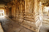 Mandapa in einem Vishnu-Virukpaksha-Tempel, Hampi, UNESCO-Welterbestätte, Karnataka, Indien, Asien