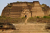 Unvollendete Pagode von Mingun, in der Nähe von Mandalay, Bezirk Sagaing, Myanmar, Asien