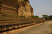 Unvollendete Pagode von Mingun, in der Nähe von Mandalay, Bezirk Sagaing, Myanmar, Asien