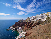 Bucht von Ammoudi und Dorf Oia, Insel Santorin (Thira), Kykladen, Griechische Inseln, Griechenland, Europa