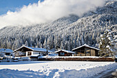 Winterzeit mit viel Schnee in den Bayerischen Alpen, Garmisch-Partenkirchen, Deutschland, Europa