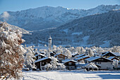 Winterzeit mit viel Schnee in den Bayerischen Alpen, Garmisch-Partenkirchen, Deutschland, Europa