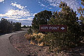 Ein Schild, das den Einweg-Eingang zum Hopi Point von der Hermit Road aus markiert, Grand Canyon, Arizona, Vereinigte Staaten von Amerika, Nordamerika