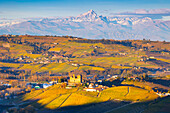 The Castle of Grinzane Cavour with Monviso Mountain in the background, UNESCO World Heritage Site, Langhe, Piedmont, Italy, Europe