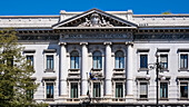 Exterior of the Palace of the Banca Commerciale Italiana, historic building housing the Gallerie di Piazza Scala, Piazza della Scala, Milan, Lombardy, Italy, Europe