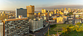 Blick von oben auf die Skyline von Durban bei Sonnenaufgang, Durban, Provinz KwaZulu-Natal, Südafrika, Afrika