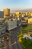 Blick von oben auf die Skyline von Durban bei Sonnenaufgang, Durban, Provinz KwaZulu-Natal, Südafrika, Afrika