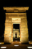 Blick auf den antiken nubischen Tempel von Debod, abgebaut im Rahmen der Internationalen Kampagne zur Rettung der Monumente Nubiens, wieder aufgebaut im Parque de la Montana, Madrid, Spanien, Europa