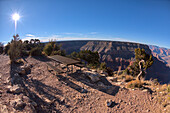 Picknicktisch an der Westseite von Hermits Rest im Grand Canyon, Arizona, Vereinigte Staaten von Amerika, Nordamerika