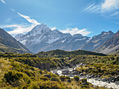 Blick auf Aoraki (Mount Cook) vom Hooker Valley Track im Aoraki (Mount Cook) Nationalpark, UNESCO-Welterbe, Südliche Alpen, Südinsel, Neuseeland, Pazifik