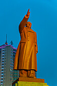 Beleuchtete Statue von Mao, Dandong, Liaoning, China, Asien