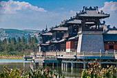 Neues Touristenzentrum in den Yungang-Grotten, alte buddhistische Tempelgrotten, UNESCO-Welterbe, Shanxi, China, Asien