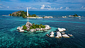 Luftaufnahme von Lengkuas (Old Indie Lighthouse Island), Insel Belitung vor der Küste von Sumatra, Indonesien, Südostasien, Asien