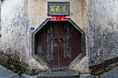 Unusual door, Xidi historic ancient village, UNESCO World Heritage Site, Xidi, Anhui, China, Asia