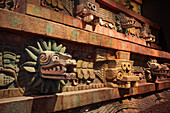 Quetzalcoatl-Köpfe, Tempel des Quetzalcoatl, Reproduktion, Nationalmuseum für Anthropologie, Mexiko-Stadt, Mexiko, Nordamerika