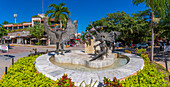 View of shops and sculpture on 5th Avenue, Playa del Carmen, Caribbean Coast, Yucatan Peninsula, Riviera Maya, Mexico, North America