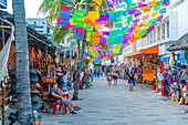 View of busy 5th Avenue, Playa del Carmen, Quintana Roo, Caribbean Coast, Yucatan Peninsula, Riviera Maya, Mexico, North America