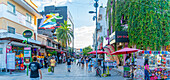 Blick auf die belebte 5th Avenue, Playa del Carmen, Quintana Roo, Karibikküste, Yucatan-Halbinsel, Riviera Maya, Mexiko, Nordamerika