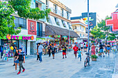 View of busy 5th Avenue, Playa del Carmen, Quintana Roo, Caribbean Coast, Yucatan Peninsula, Riviera Maya, Mexico, North America