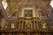 Polychrome Figuren und Goldreliefs, barockes Interieur, Kirche San Francisco Acatepec, gegründet Mitte des 16. Jahrhunderts, San Francisco Acatepec, Puebla, Mexiko, Nordamerika