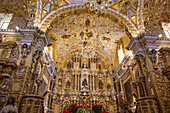 Polychrome Figuren und Goldreliefs, barockes Interieur, Kirche San Francisco Acatepec, gegründet Mitte des 16. Jahrhunderts, San Francisco Acatepec, Puebla, Mexiko, Nordamerika