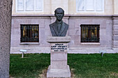 Büste von Arif Hikmet Koyunoglu, türkischer Architekt und Designer des Staatlichen Kunst- und Skulpturenmuseums und des angrenzenden Ethnografischen Museums, Ankara, Anatolien, Türkei, Eurasien