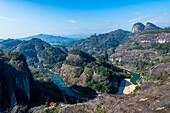 Blick über den Fluss der Neun Biegungen, Wuyi-Gebirge, UNESCO-Welterbe, Fujian, China, Asien