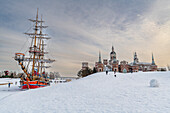 Nachbildung eines alten russischen Segelschiffs, Wolga-Gutshof, Harbin, Heilongjiang, China, Asien