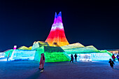 Beleuchtete Gebäude aus Eis, Ice International Ice and Snow Sculpture Festival, Harbin, Heilongjiang, China, Asien