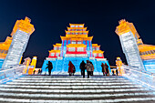 Beleuchtete Gebäude aus Eis, Ice International Ice and Snow Sculpture Festival, Harbin, Heilongjiang, China, Asien