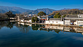 Luftaufnahme des historischen Dorfes Hongcun, UNESCO-Weltkulturerbe, Huangshan, Anhui, China, Asien