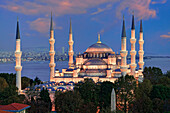 Blaue Stunde über der Sultan-Ahmet-Moschee (Die Blaue Moschee), UNESCO-Welterbe, Istanbul, Türkei, Europa