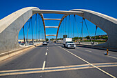 Blick auf die Ashton-Brücke an der Straße R62 in Ashton, Ashton, Westkap, Südafrika, Afrika