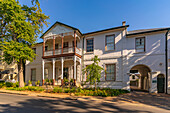 Blick auf weiß getünchte Architektur, Stellenbosch Central, Stellenbosch, Westkap, Südafrika, Afrika