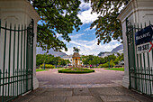 View of Delville Wood Memorial in Company's Garden and Table Mountain in background, Cape Town, Western Cape, South Africa, Africa