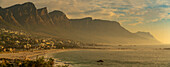 Blick auf die Zwölf (12) Apostel, Tafelberg-Naturschutzgebiet von Camps Bay, Kapstadt, Westkap, Südafrika, Afrika