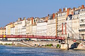 Frankreich, Rhone, Lyon, historisches Viertel, das zum UNESCO-Welterbe gehört, Fußgängerbrücke Saint Georges über die Saone