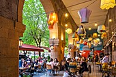 Armenien, Eriwan, Restaurant am Fuße der Kaskade, riesige Treppe mit 572 Stufen, die einen Blick auf die Stadt und den Berg Ararat bietet