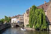 Belgien, Westflandern, Brügge, historisches Zentrum, das von der UNESCO zum Weltkulturerbe erklärt wurde, St. Jean Nepomucene Brücke, Wollestraat