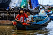 Cambodia, Kampong Cham province, Kampong Cham or Kompong Cham, floating village with a khmer and vieynamese community